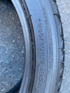 (4) 235/40R19 Michelin Primacy MXM4 Tires w/99% Tread Life. Local Pickup Only.