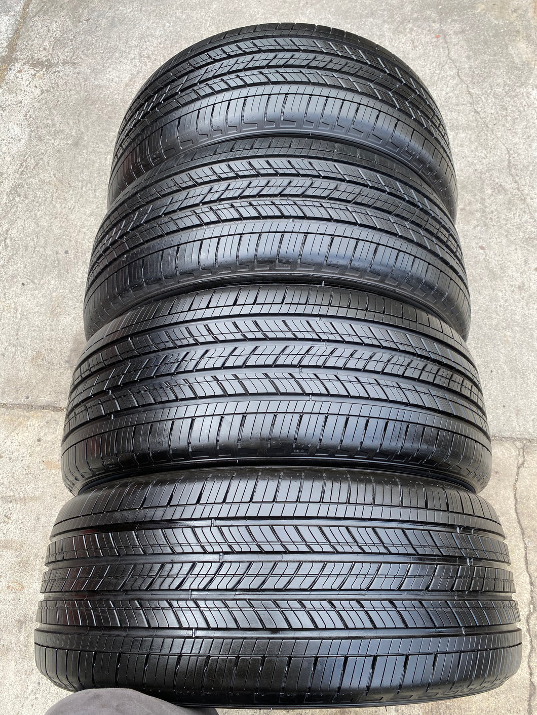 (4) 245/50R20 102V Michelin Primacy LTX Total Performance w/99% Tread Life. Local Pickup Only.